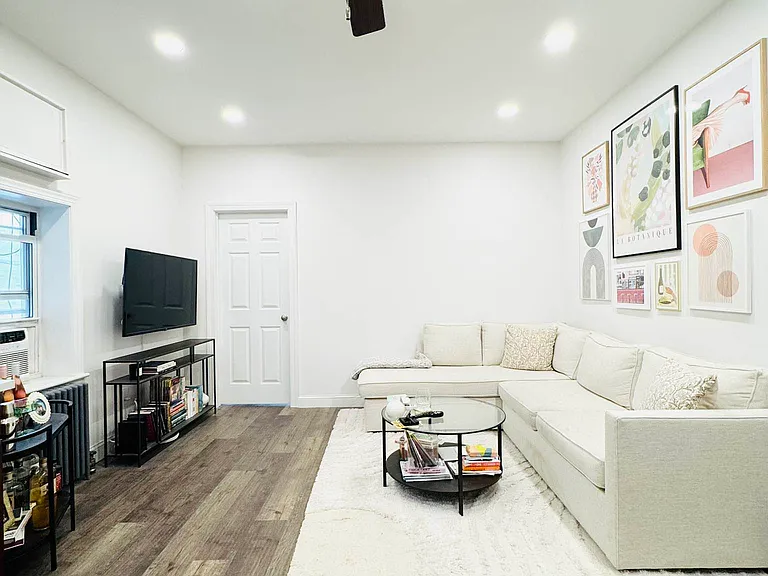 211 Smith St #2R — Photo 2