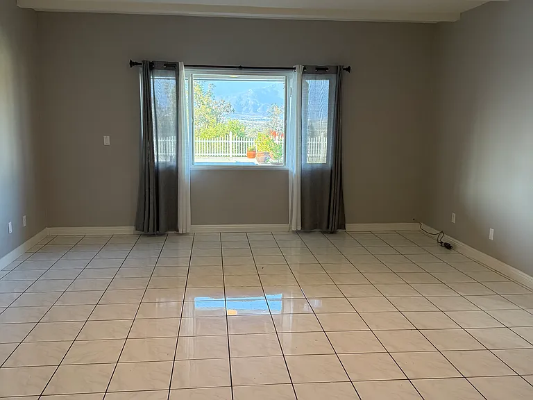 Living/Dining Area