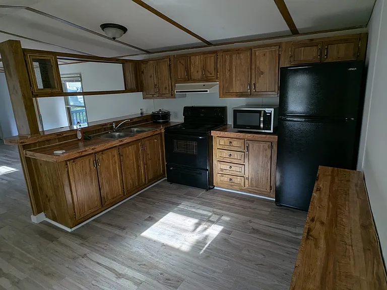 105 Wellington Dr — Photo 1