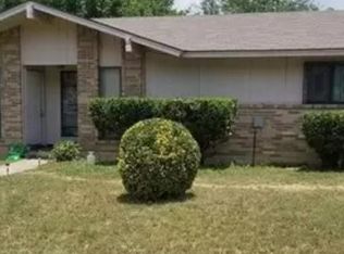 1212 Oak Creek Dr, Hutchins, TX 75141