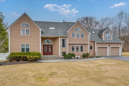 745 Iris Ct Photo 1