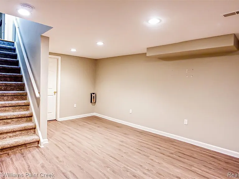 1346 Arbor Creek Dr — Photo 34