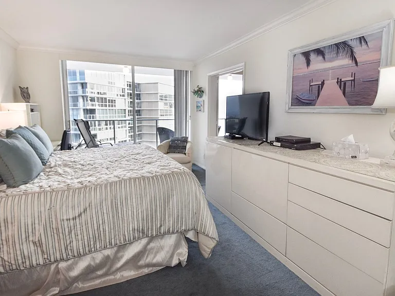 1810 Avenida Del Mundo #1201 — Photo 11