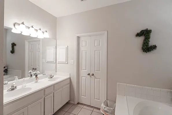 606 Meadow View Dr — Photo 3