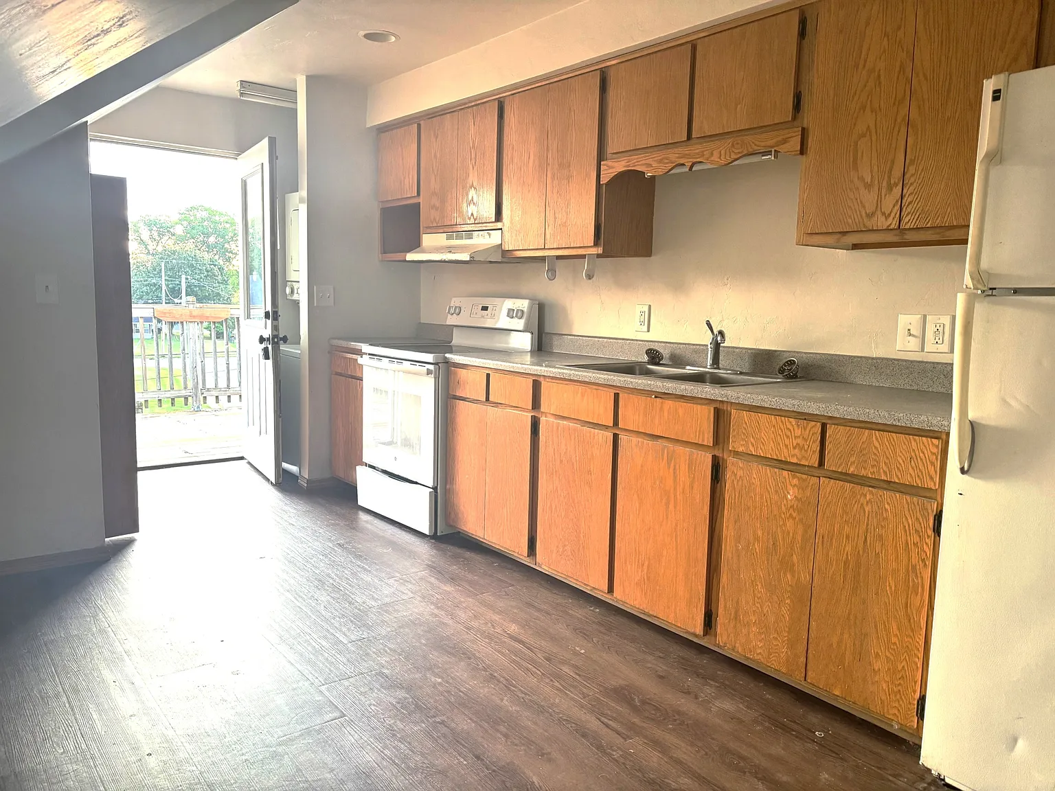 120 S Garden Ave — Photo 2