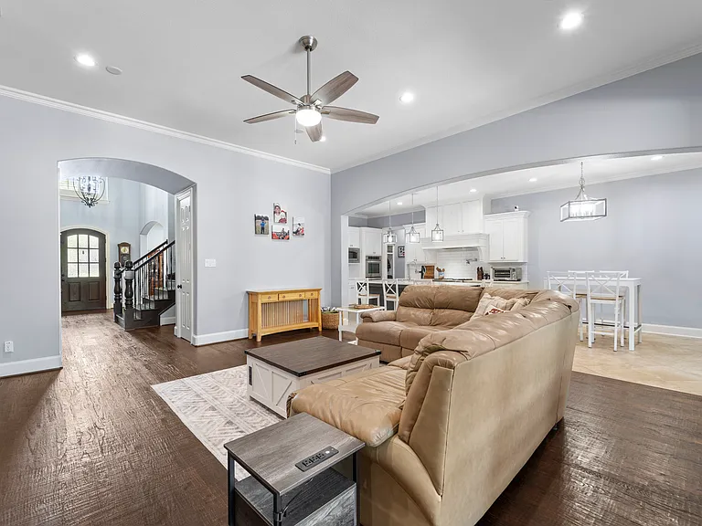 1308 Cotulla Dr — Photo 17