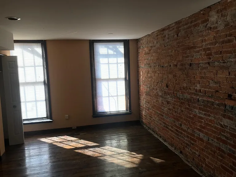 852 Park Ave #2 — Photo 9