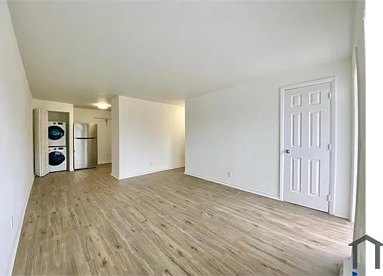 2 bed, 900 sqft, $2,049 — Photo 3