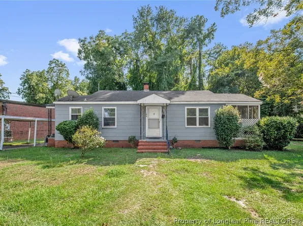 104 Cottingham St, Maxton, NC 28364