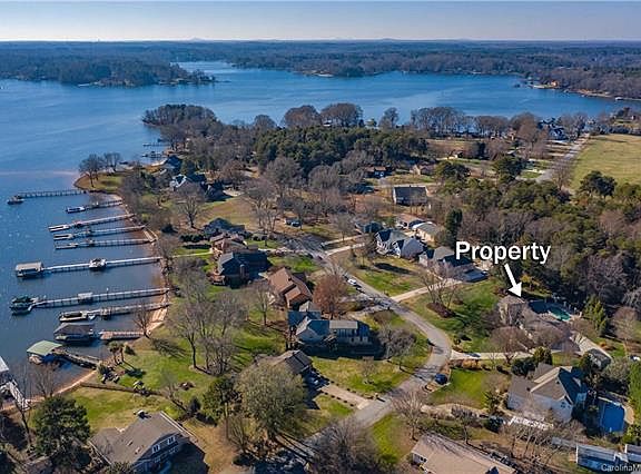 3rd image of 8144 Peninsula Ln