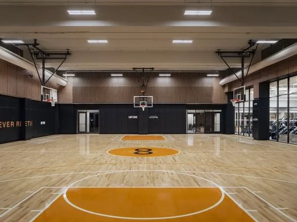 180 Front Street image 31 of 37