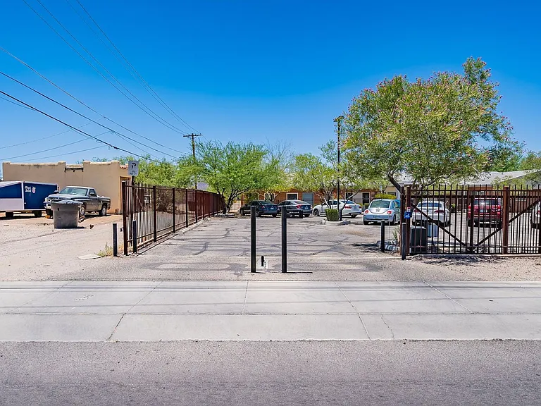 222 S. Cherry Ave. — Photo 26