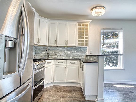 3rd image of 570 City Island Ave APT 2L