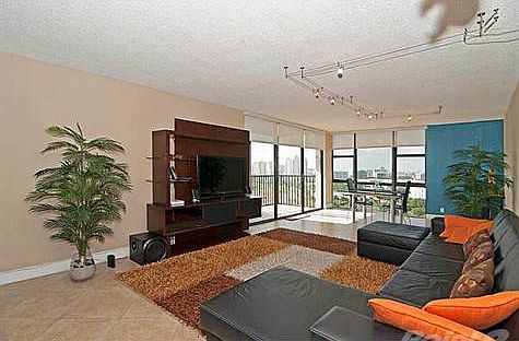 4th image of 20335 N Country Club Dr #1909