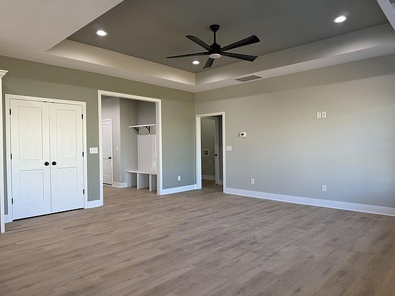 4th image of 163 Whitley Way