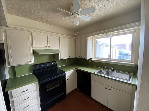 5th image of 205 Justin Dr