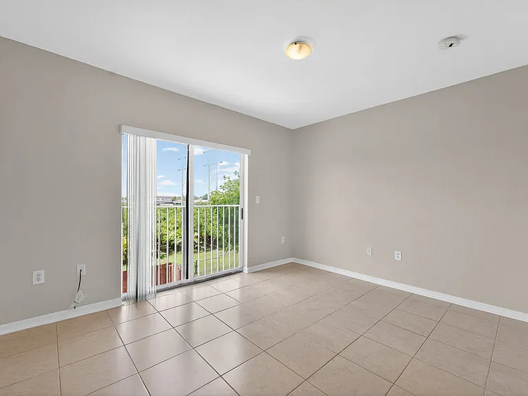 17106 SW 138th Ct — Photo 36