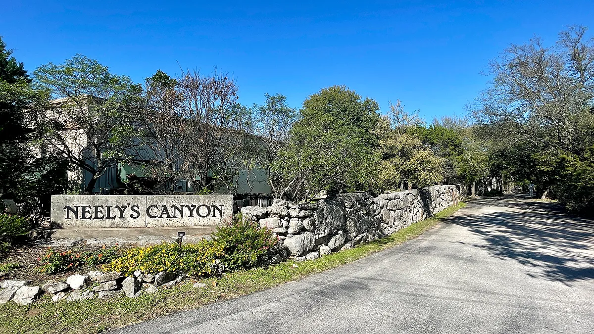 Building Photo - 8200 Neely Dr #155