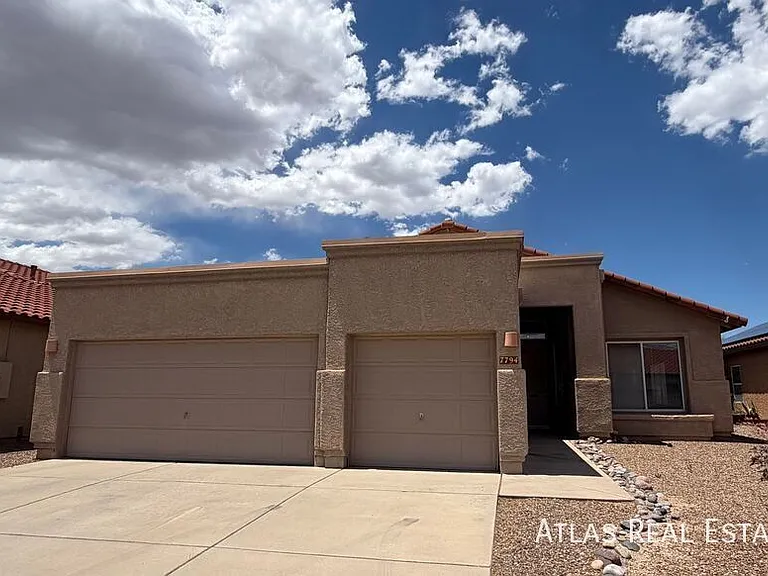 7794 S Trumpet Vine Ave — Photo 2