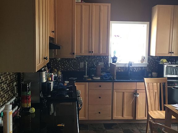 Granite counters/slate floor