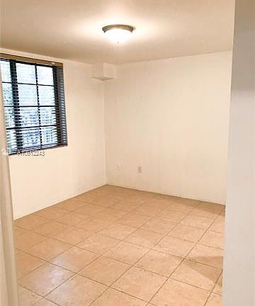 5th image of 632 15th St APT 103