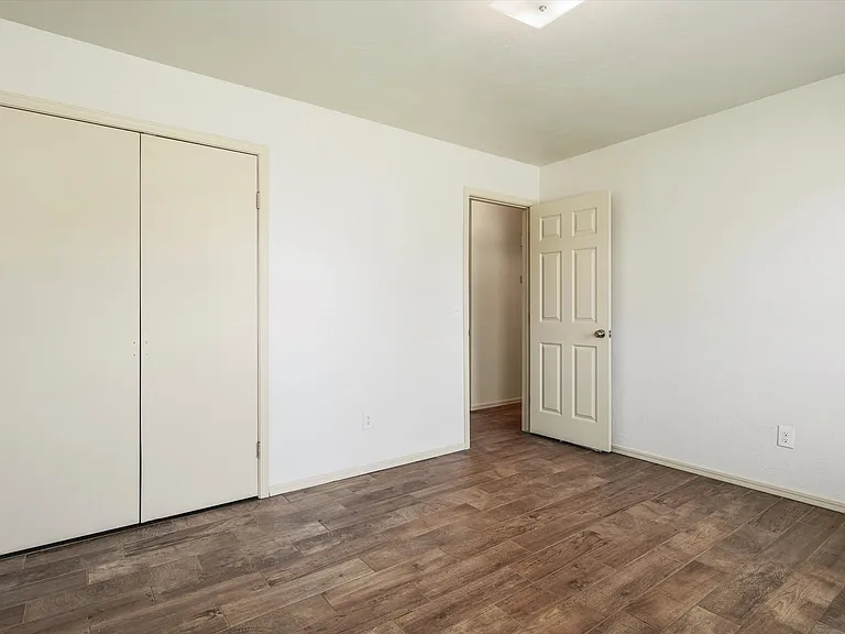 616 SW 23rd St — Photo 18