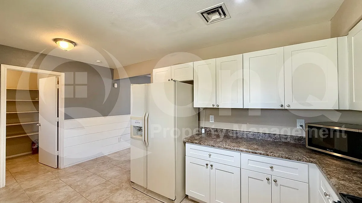 3 bed, 2.0 bath, 1140 sqft, $2,099 — Photo 3