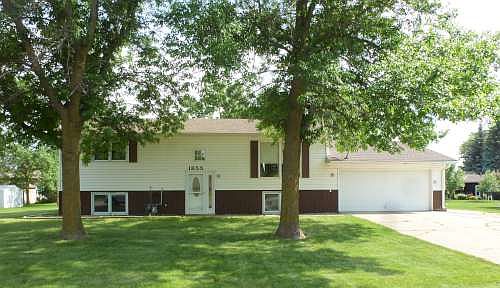 1855 Red Leaf Court, Windom, MN 56101