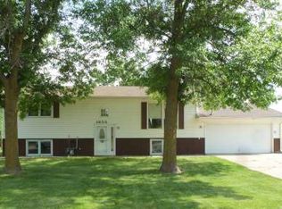 1855 Red Leaf Ct, Windom, MN 56101