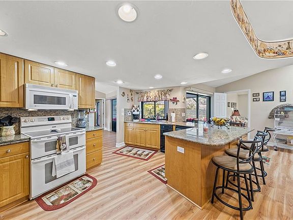 5th image of 1415 SW 52nd Ln