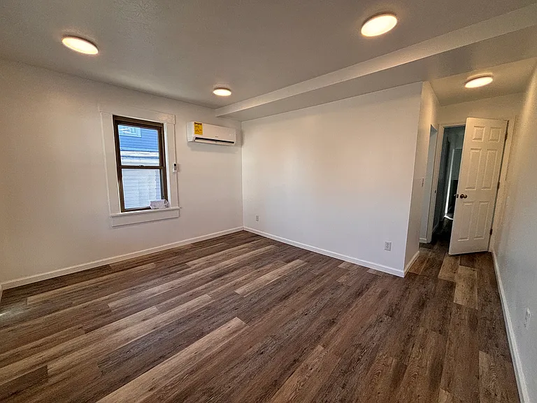 1004 E Delmar St — Photo 23