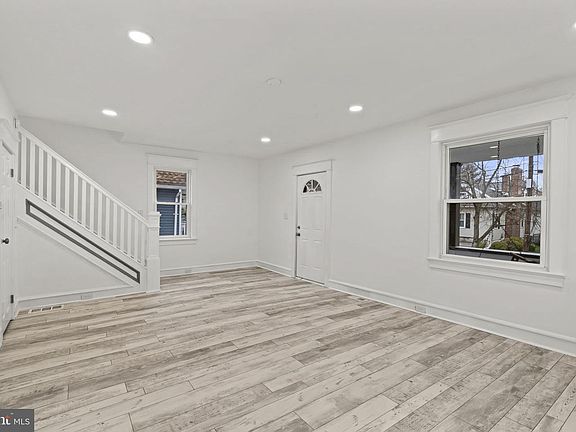 4th image of 224 S Davis St