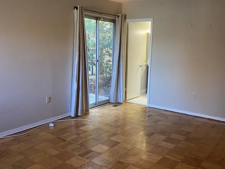 33 Stonehenge Cir #3 — Photo 15