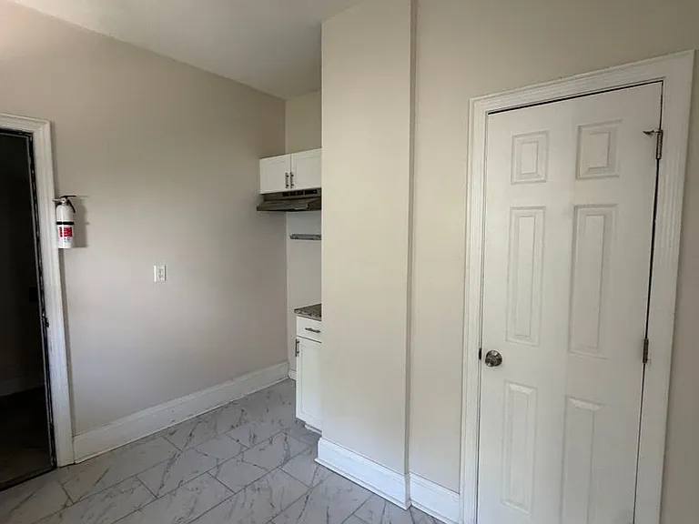 734 Spring St — Photo 10