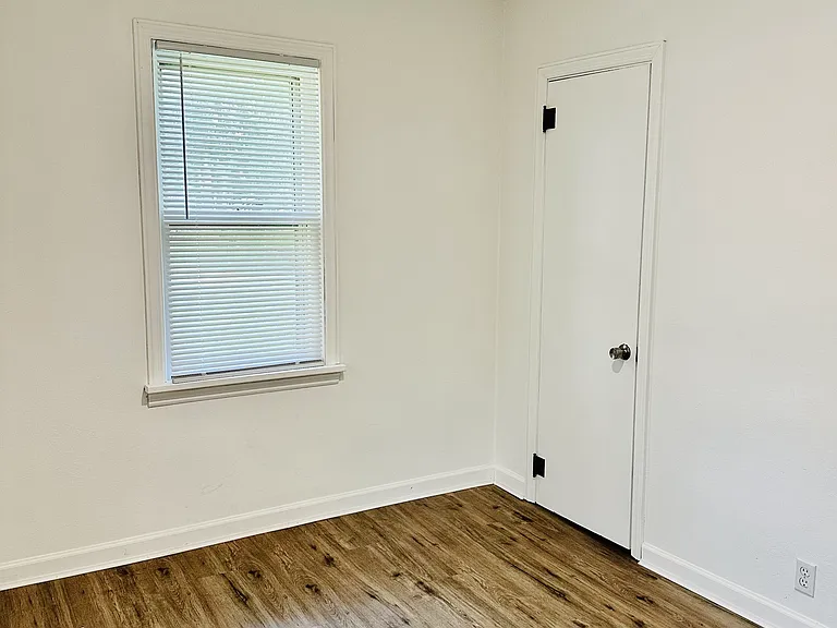8369 Main St — Photo 12