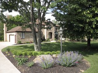 5372 Potomac Dr, Brecksville, OH 44141