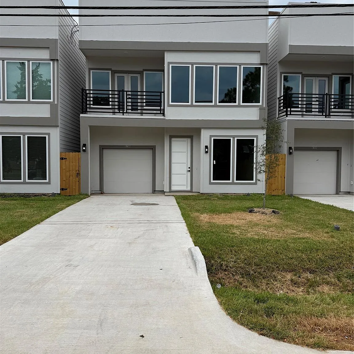 3 bed, 2.5 bath, $2,300 — Photo 2
