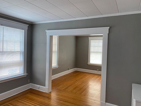 3rd image of 829 Edgewood Ave
