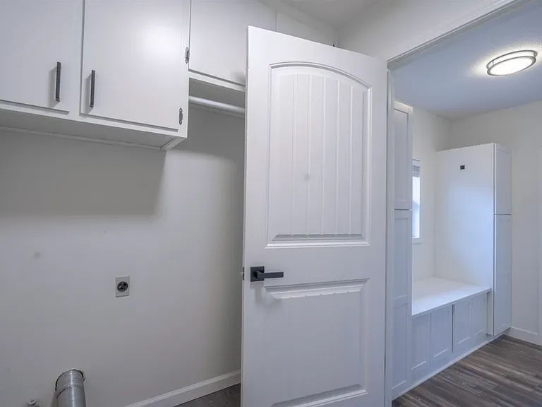 104 N Burr Oak Rd — Photo 17
