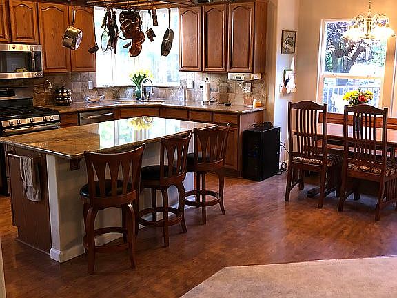 Kitchen & Breakfast Nook