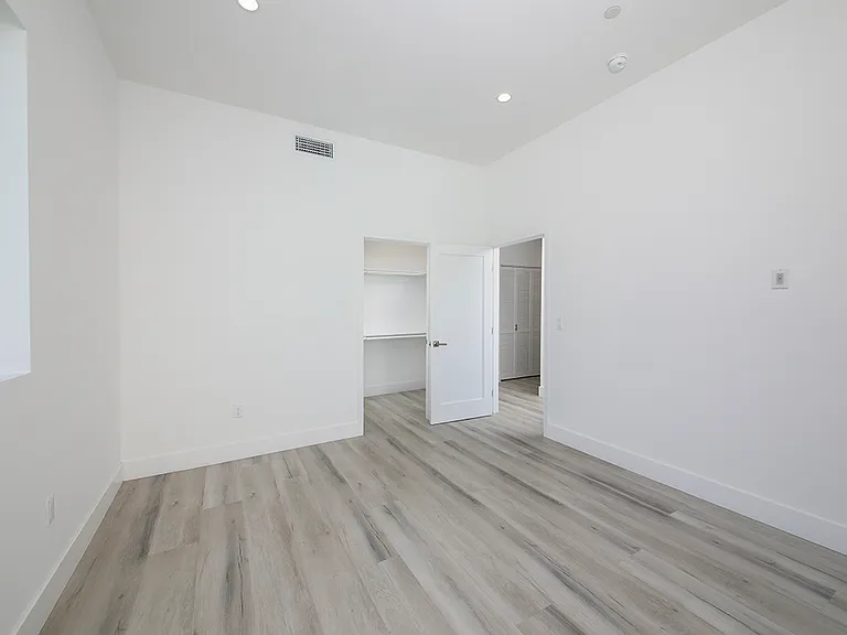 4550 W 18th St — Photo 13