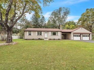 7 Lanebrook Cir, Granby, MA 01033