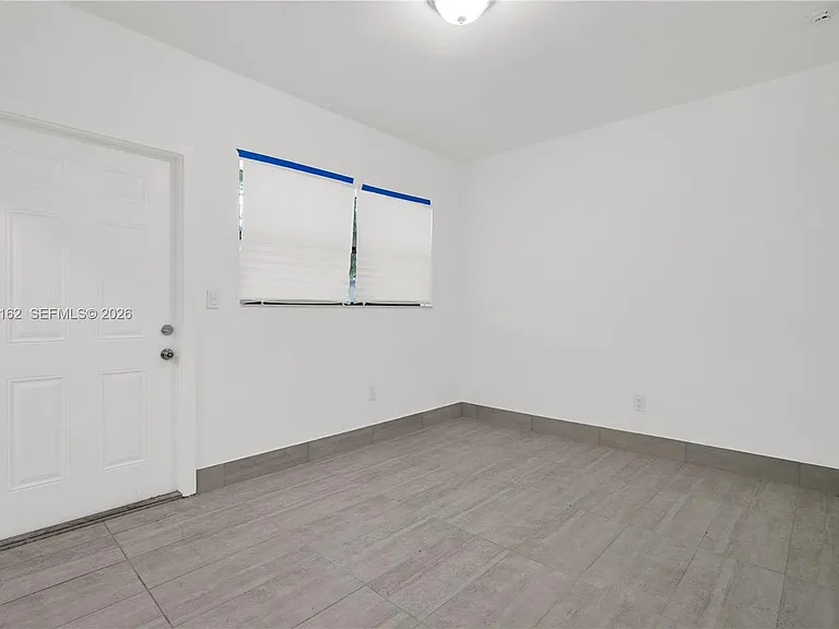 13390 NE 6th Ave #2 — Photo 3