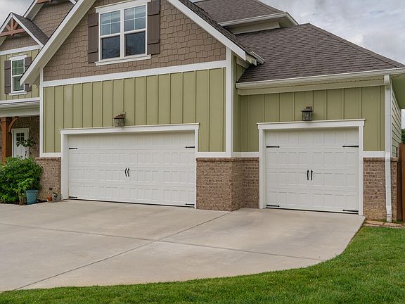 4th image of 1406 Bridgeview Dr