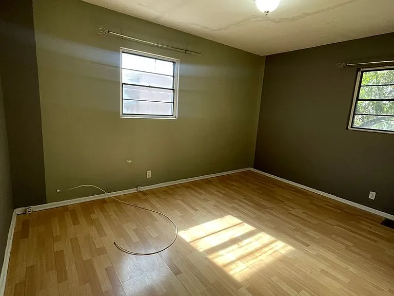 1421 E Adams St — Photo 7