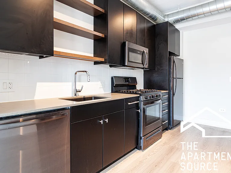 915 W Belmont Ave #2 — Photo 4