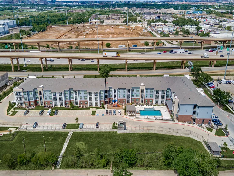 Palladium Dallas Stemmons — Photo 11