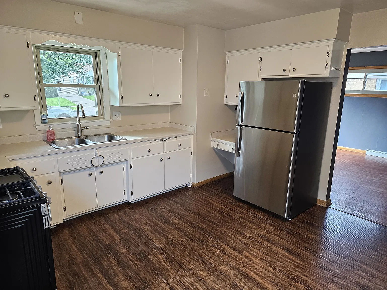 3 bed, 1100 sqft, $1,500 — Photo 2