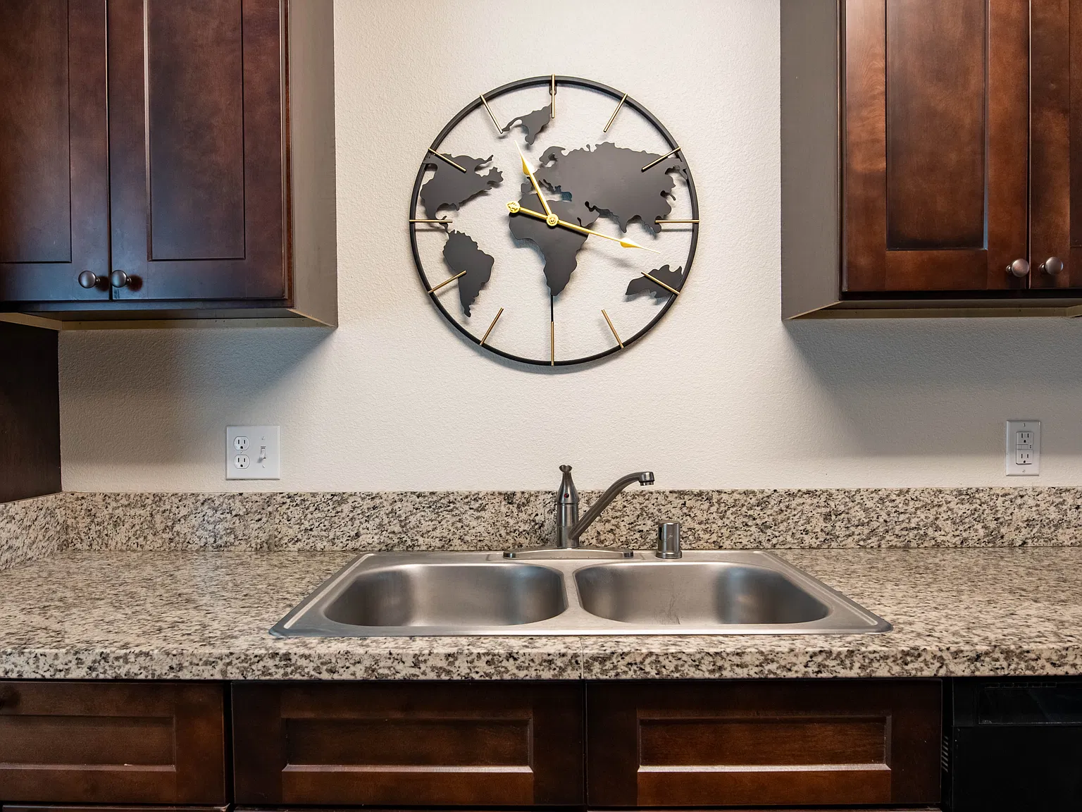 2 bed, 900 sqft, $2,200 — Photo 4