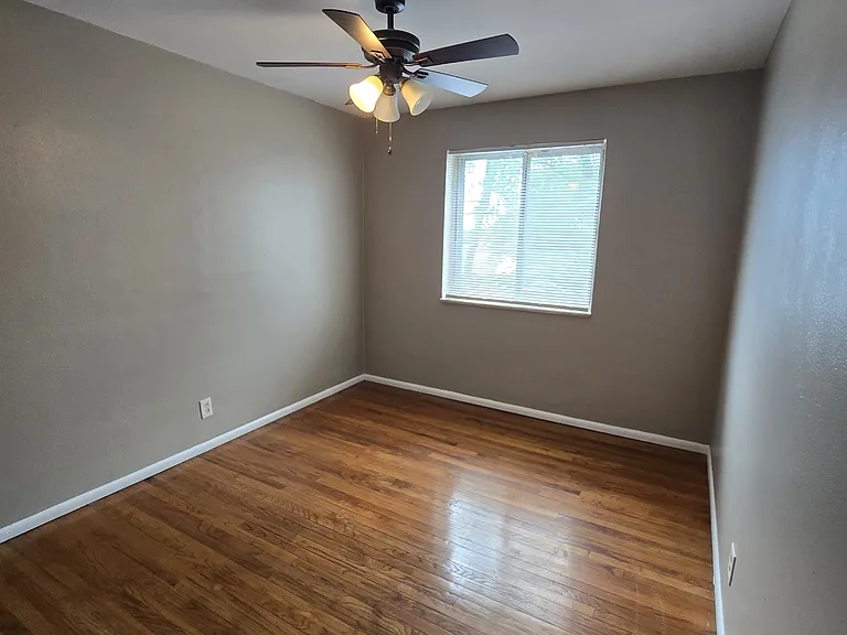 4304 Fairview Ave — Photo 17